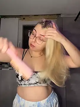 Livewithlucy online show from December 2024 07:30:02 PM