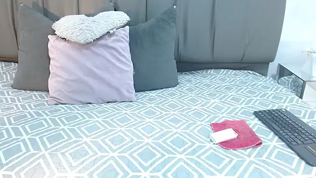 Cherllynn online show from December 2024 01:36:02 PM