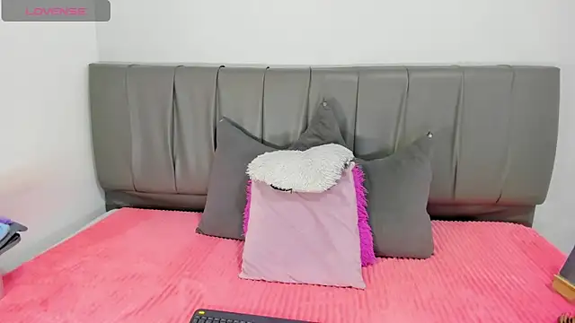 Cherllynn online show from September 2025 04:07:01 PM