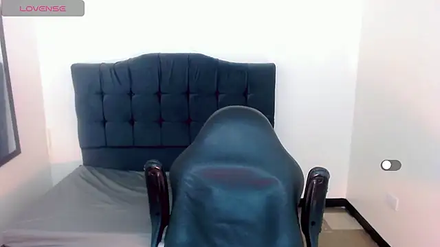 Snapshot of la_ratona_1 chatting on December 2024 11:28:01 PM la ratona 1 online show from December 2024 11:28:01 PM