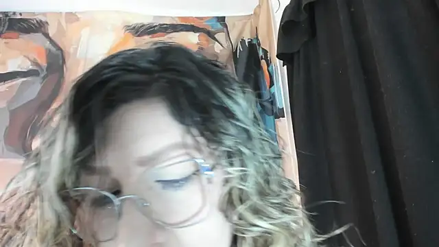 Snapshot of eva1saenz chatting on June 2026 08:41:01 PM eva1saenz online show from June 2026 08:41:01 PM