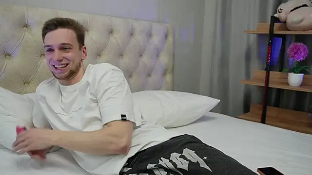  Eva Lee online show from February 2025 06:26:01 PM