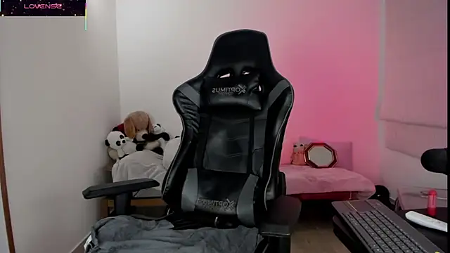 Biancastrongg online show from November 2025 02:55:02 AM