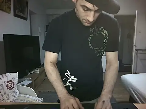 mihaimichael online show from April 2026 10:15:01 PM