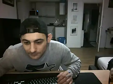 Snapshot of mihaimichael chatting on April 2026 08:57:02 PM mihaimichael online show from April 2026 08:57:02 PM