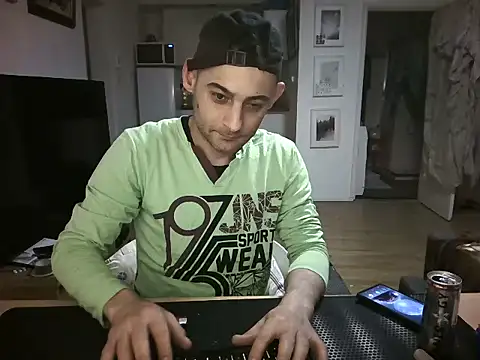 Snapshot of mihaimichael chatting on May 2026 09:45:01 PM mihaimichael online show from May 2026 09:45:01 PM