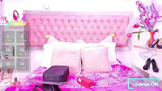 Tayzon Foxxx online show from October 2025 12:50:01 PM