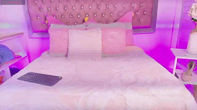 Tayzon Foxxx online show from March 2026 01:28:01 PM