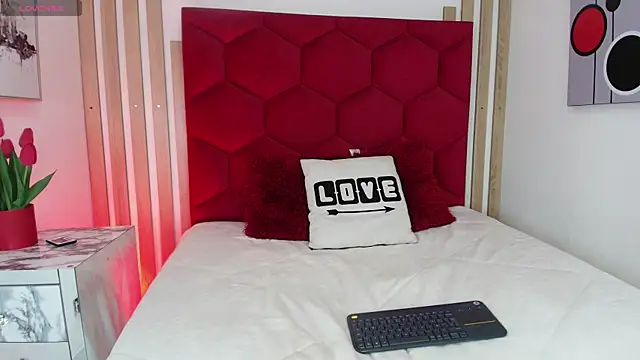 Snapshot of Tayzon_Foxxx chatting on July 2026 08:15:02 PM Tayzon Foxxx online show from July 2026 08:15:02 PM