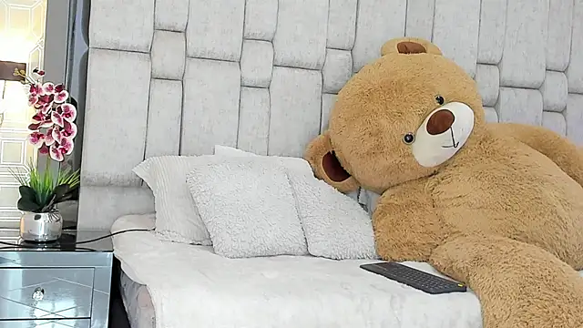 Marilyn-Cooper online show from February 2025 04:07:01 AM