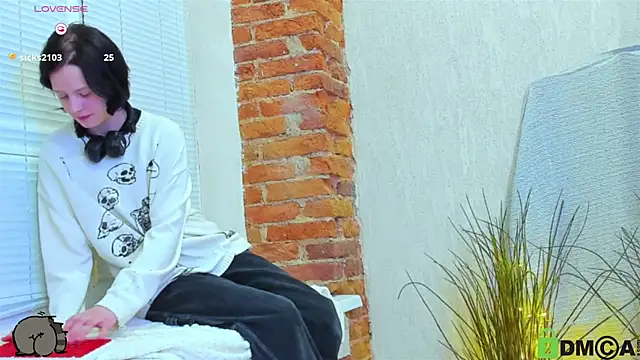 Alina Mills online show from February 2025 04:10:02 PM