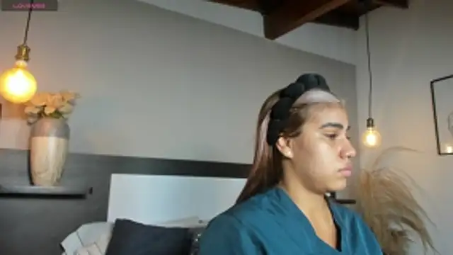 Snapshot of SaraaJhonsonn chatting on April 2026 02:33:01 PM SaraaJhonsonn online show from April 2026 02:33:01 PM