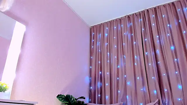 Snapshot of Elis_miracle chatting on December 2024 11:10:01 AM Elis miracle online show from December 2024 11:10:01 AM