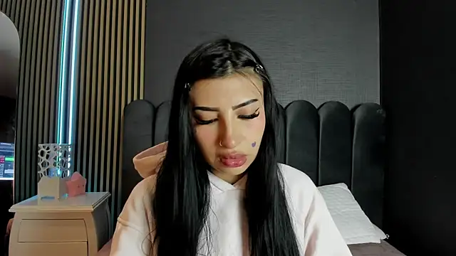 Nicolette ks  online show from April 2026 04:48:01 AM