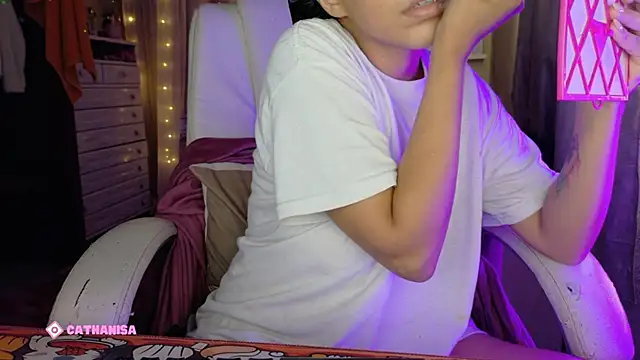 AllisonCatUwU online show from November 2025 04:20:02 PM