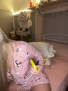 Snapshot of touchme_now chatting on February 2025 02:38:02 PM touchme now online show from February 2025 02:38:02 PM