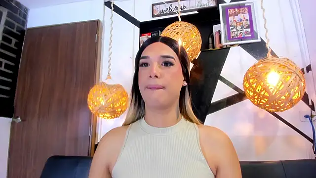 victoria aleia  online show from October 2025 09:38:01 PM