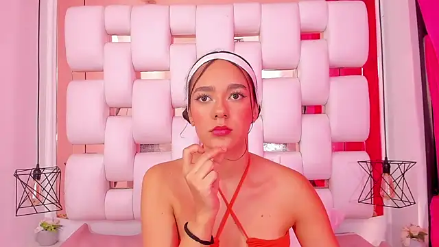 EmmyCruzZ online show from December 2025 07:53:02 PM