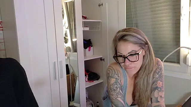 Tatjana Sue online show from March 2026 06:31:01 PM