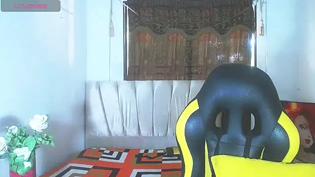 Snapshot of Charlotte_mh chatting on March 2025 04:32:01 PM Charlotte mh online show from March 2025 04:32:01 PM