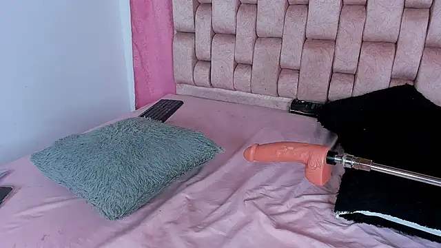 Emma Evelyn online show from October 2025 07:13:01 PM