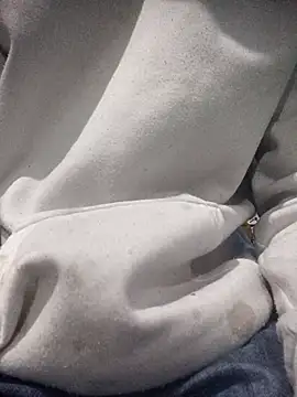 Snapshot of Leonul chatting on December 2025 11:53:01 PM Leonul online show from December 2025 11:53:01 PM