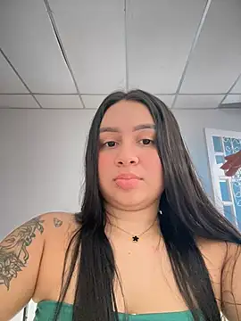 Pretty Isadora online show from February 2025 10:26:02 PM