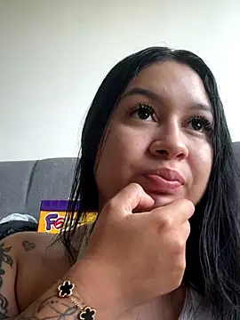 Pretty Isadora online show from December 2025 09:32:02 PM