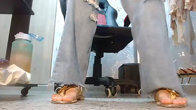 Samantabrown  online show from December 2025 11:39:02 AM