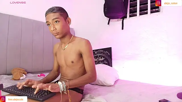 alejo cute online show from February 2025 04:21:01 AM