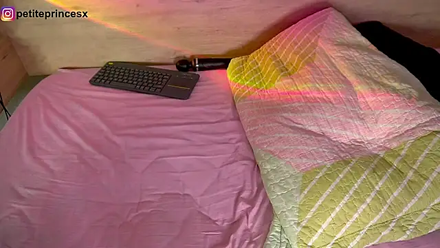 petitevictoria online show from February 2025 05:35:02 AM