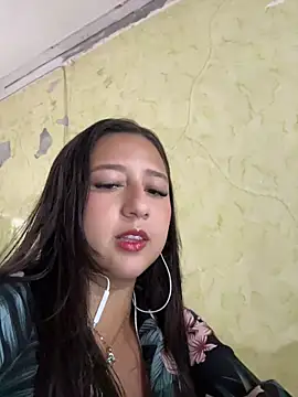 Snapshot of Lau_Beauty chatting on June 2026 08:40:01 PM Lau Beauty online show from June 2026 08:40:01 PM