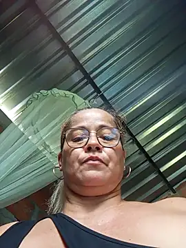 Snapshot of natally_ross21 chatting on February 2026 02:21:02 PM natally ross21 online show from February 2026 02:21:02 PM