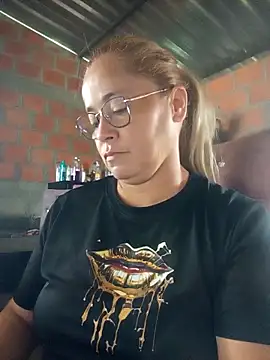 Snapshot of natally_ross21 chatting on February 2026 01:39:02 PM natally ross21 online show from February 2026 01:39:02 PM