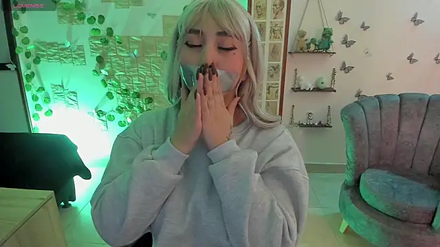 Fiore Sanz  online show from April 2026 04:46:01 AM