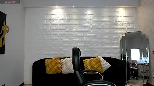 Snapshot of VictoriaMilan_ chatting on January 2025 08:22:01 PM VictoriaMilan online show from January 2025 08:22:01 PM