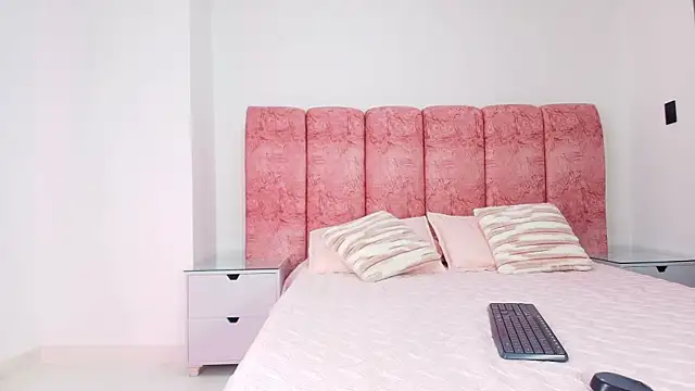 kendal rossi online show from December 2025 12:11:02 PM