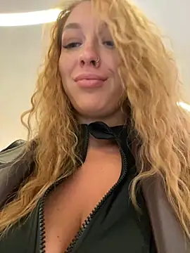 Snapshot of Sweet___Emily chatting on December 2024 02:57:02 PM Sweet   Emily online show from December 2024 02:57:02 PM