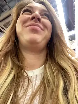 Snapshot of Sweet___Emily chatting on February 2025 03:07:01 PM Sweet   Emily online show from February 2025 03:07:01 PM