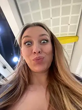 Snapshot of Sweet___Emily chatting on February 2025 03:27:01 PM Sweet   Emily online show from February 2025 03:27:01 PM