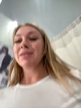 Snapshot of Sweet___Emily chatting on March 2025 01:18:01 PM Sweet   Emily online show from March 2025 01:18:01 PM