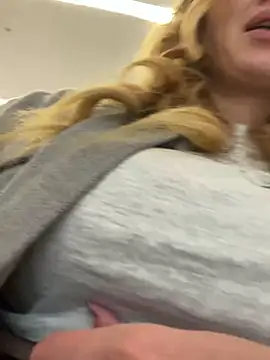 Snapshot of Sweet___Emily chatting on September 2025 01:46:01 PM Sweet   Emily online show from September 2025 01:46:01 PM