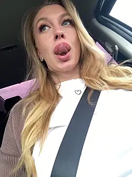 Snapshot of Sweet___Emily chatting on October 2025 01:10:01 PM Sweet   Emily online show from October 2025 01:10:01 PM