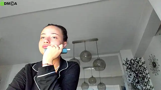 Snapshot of IreneVON chatting on May 2026 04:10:01 AM IreneVON online show from May 2026 04:10:01 AM
