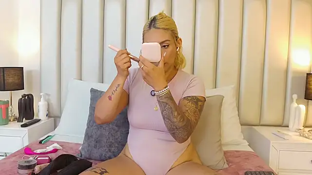 Emily robertss online show from November 2025 03:17:02 AM