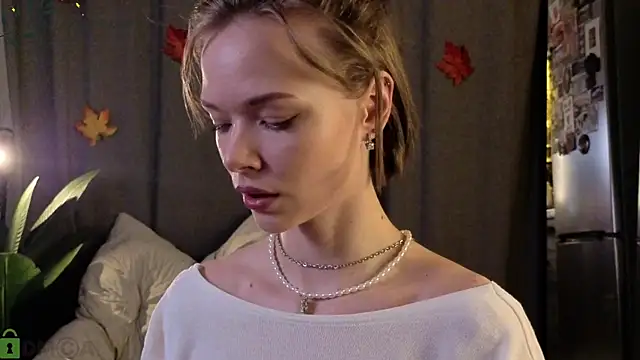 Eva Natsumi online show from November 2025 04:51:01 PM