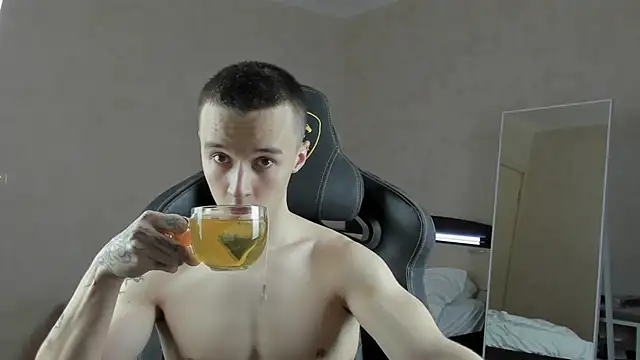 MasonWarholl online show from December 2024 10:33:02 PM