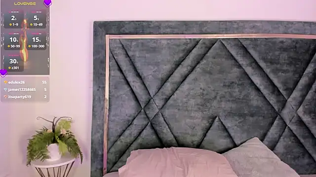 Dapnne  online show from January 2025 11:26:01 PM