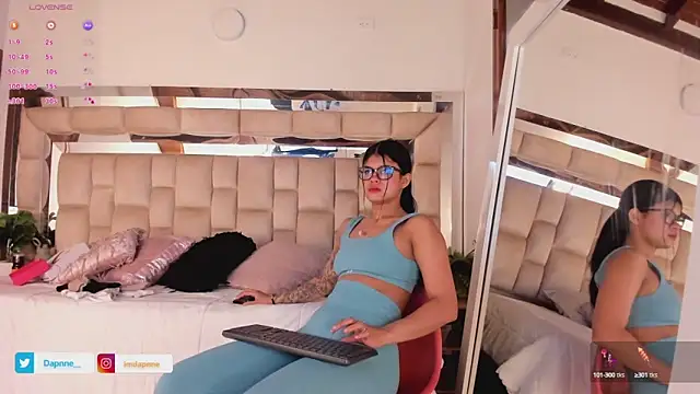 Dapnne  online show from October 2025 12:38:01 PM