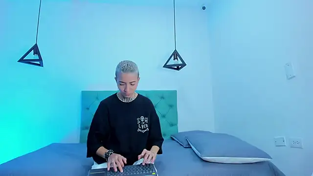Snapshot of Tinny_and_Candy chatting on March 2025 01:05:02 PM Tinny and Candy online show from March 2025 01:05:02 PM